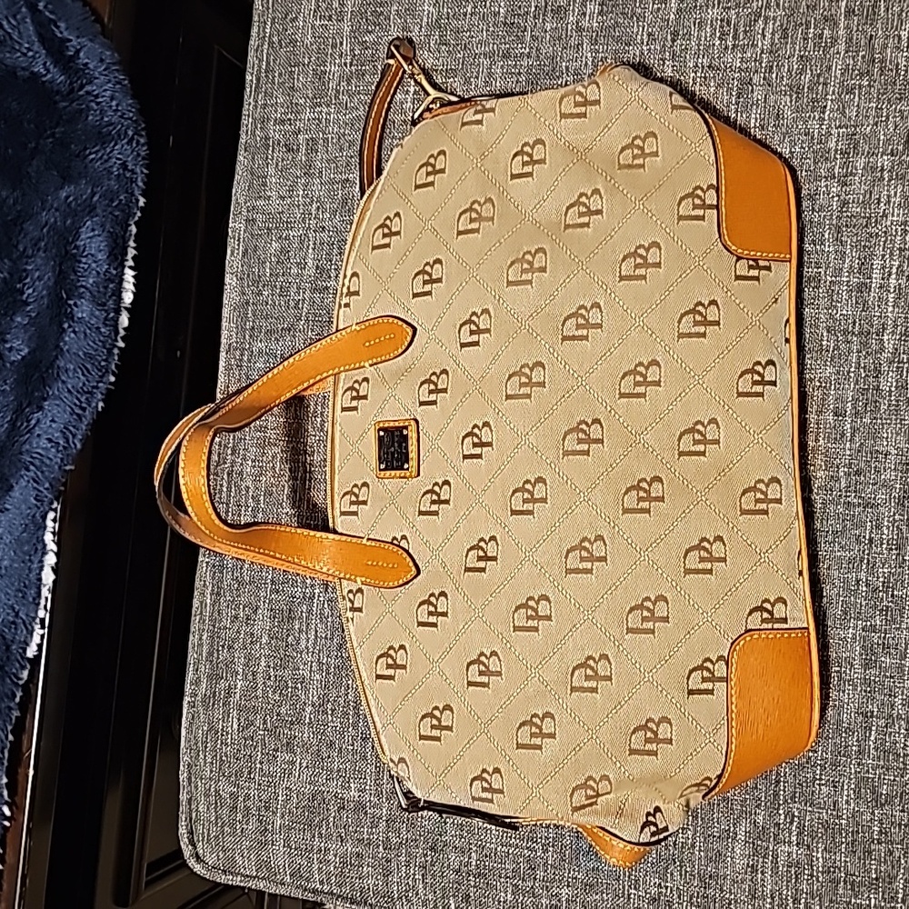 Dooney&Bourke Signature Purse